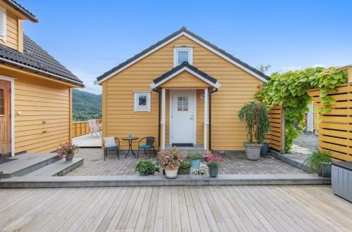 Eidsvag Apartment | Small house close to nature and city