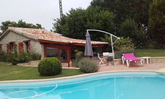 Lauzerte House | Small independent house with pool