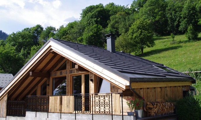 Bozel Apartment | Small old wood chalet