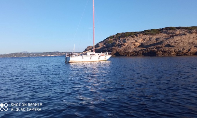 Le Lavandou Boat Rental | Small sailboat at dock
