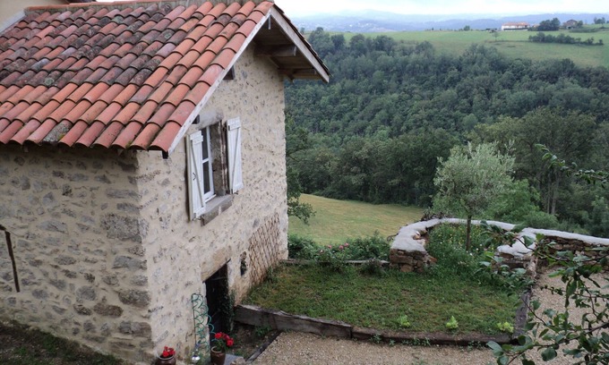Firmi House | Small stone house near the village of AGNAC (15km from CONQUES)