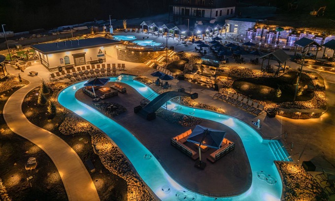 Sevierville Ski Chalet | Smith Creek Reserve - Resort Waterpark - 22 Guests
