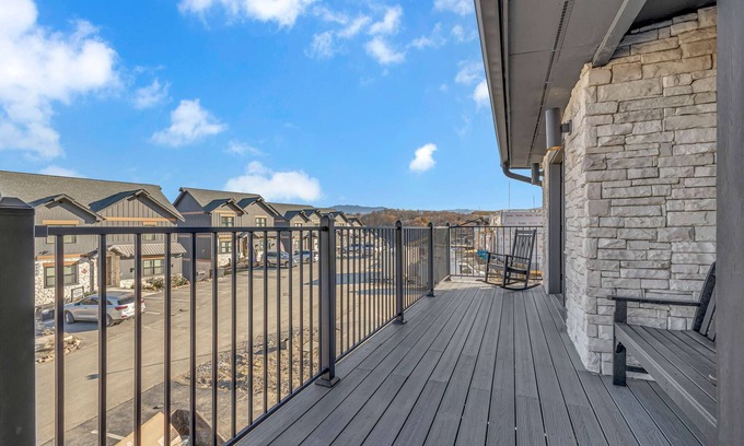Sevierville Ski Chalet | Smith Creek Reserve - Resort Waterpark - 18 Guests