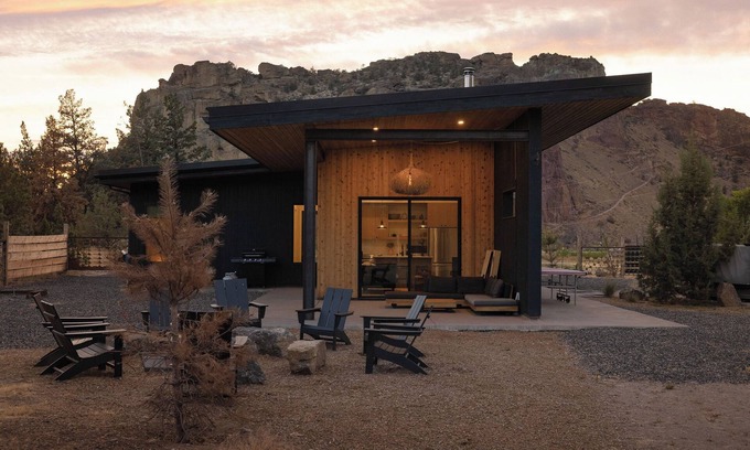 Terrebonne House | Smith Rock Oasis w/Hot Tub Steps to the Park
