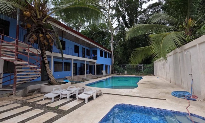 Cahuita Hotel | Smokee