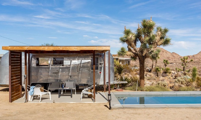 Joshua Tree Highlands House | Smoketree by AvantStay | An Oasis w/ Two Kitchens, Pool, Hot Tub & Air Streamer!