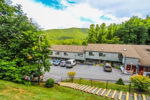 Banner Elk Hotel | Smoketree Lodge