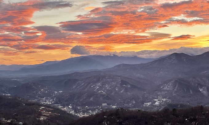 Chalet Village Condo | Smoky Mountain Dreaming Best Views in Gatlinburg + Indoor Pool and hot tub!