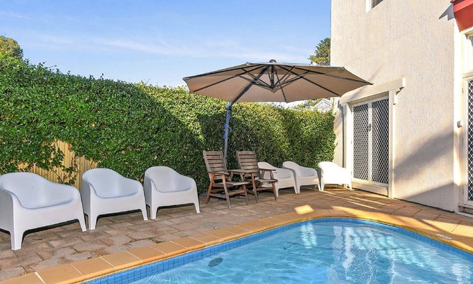 Victor Harbor Apartment | 'Smugglers no 9 ' - swimming pool + heart of Victor Harbor + beach!