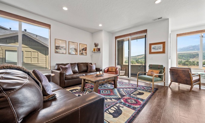 Mountain Green House | Snow Canyon Lodge R5053 |Snowbasin Skiing |Hot Tub