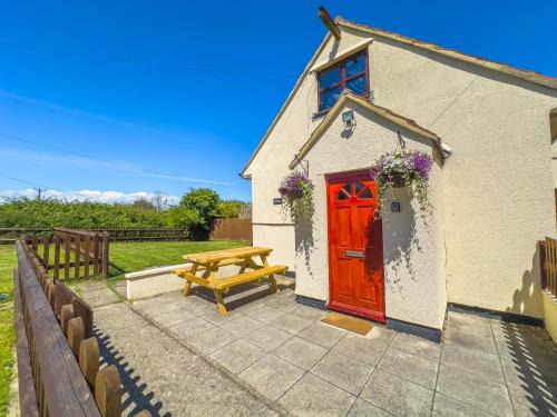 Kewstoke House | Snug, Dog Friendly, Country Cottage