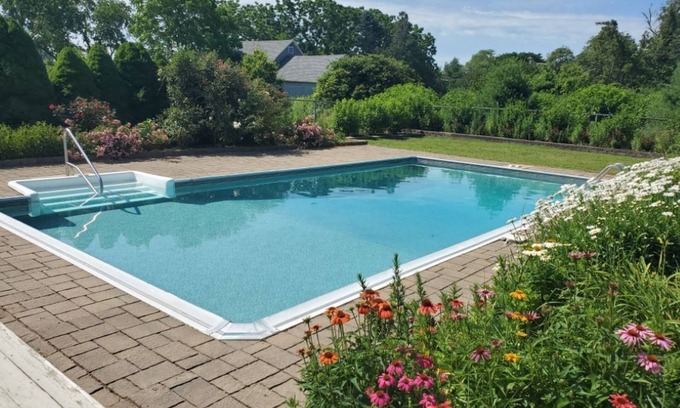 Snug Harbor House | SNUG HARBOR in South Kingstown, RI.POOL, Yard, Deck.Close to Beach & Seafood.