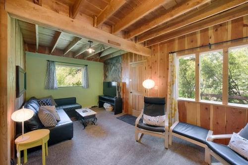McCall House | SO AWeSOME CABIN HotTub Nr Brundage Euro Feel