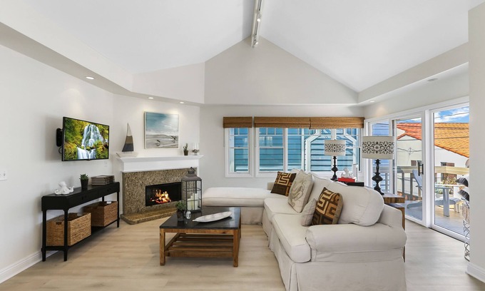 Corona del Mar House | SoCal's Finest Gem on Dahlia