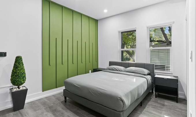 SoHo Apartment | SoHo/Hyde Park Luxury Studio Apt