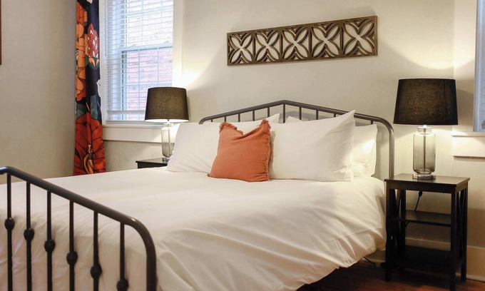 Norfolk Apartment | Sojourn at Colley Manor Unit 4 Sleeps 4