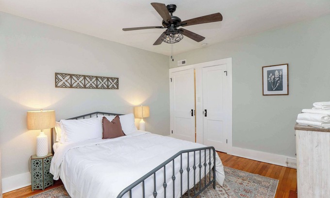 Norfolk Apartment | Sojourn at Colley Manor Unit 6 Sleeps 4