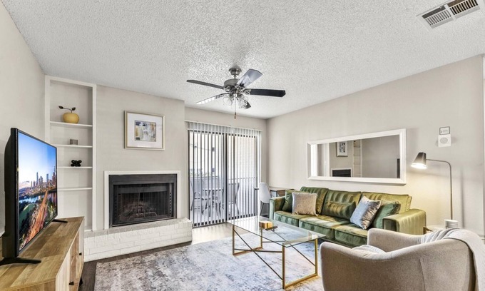 South Lamar Apartment | Sola Cozy 1BR King Suite Close to DT w Pool