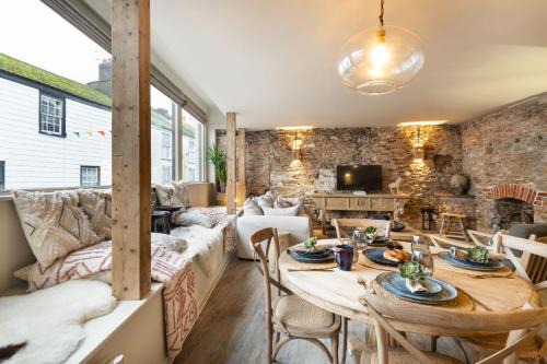Totnes House | Solace