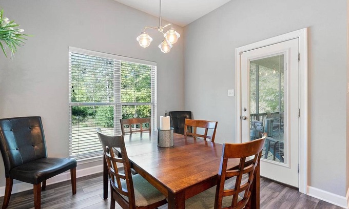 Greenbrier House | SOLAR ECLIPSE LISTING ONLY