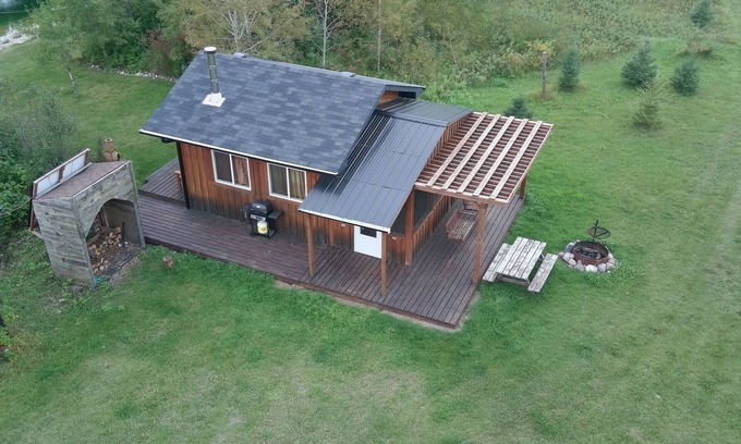 Manitoba Cabin | Solar off-grid with outdoor Pool, Sauna & cross-country ski trails