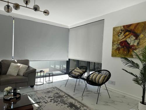 Greater Johannesburg Metropolitan Area Villa | Solar - powered Bryanston Home