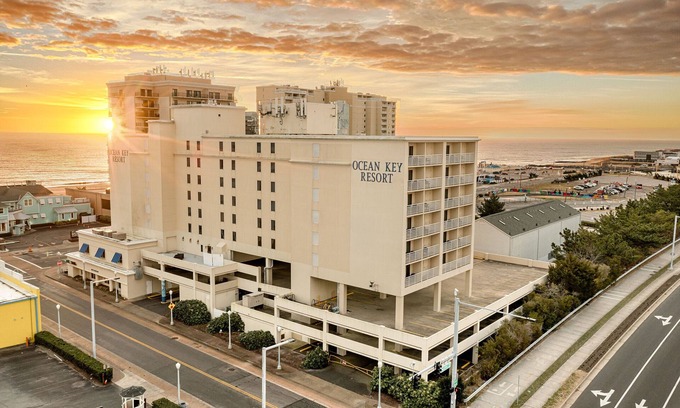 Northeast Virginia Beach Resort | Something in the Water Rental