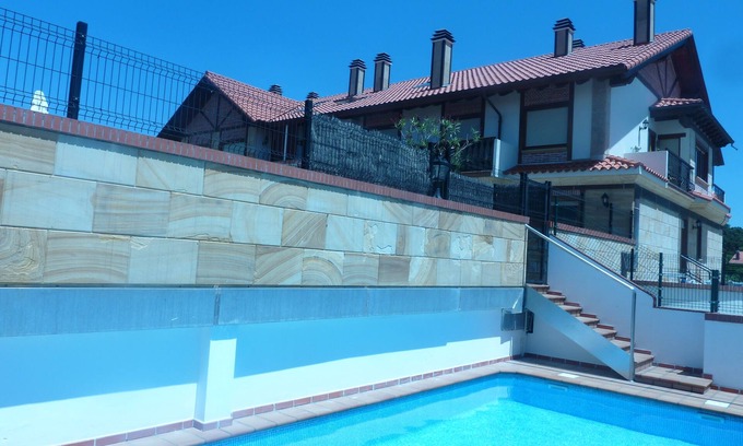 Somo Apartment | Somo Beach: Luxury 300m from the beach with Terrace, Swimming Pool, Wifi