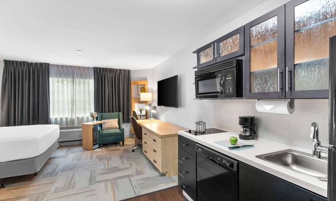 East Congress Hotel | Sonesta Simply Suites Austin South