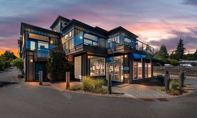 Sooke House | Sooke Harbour Penthouse