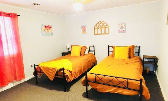 Hamilton Apartment | Sophia in Quilt Town, USA!