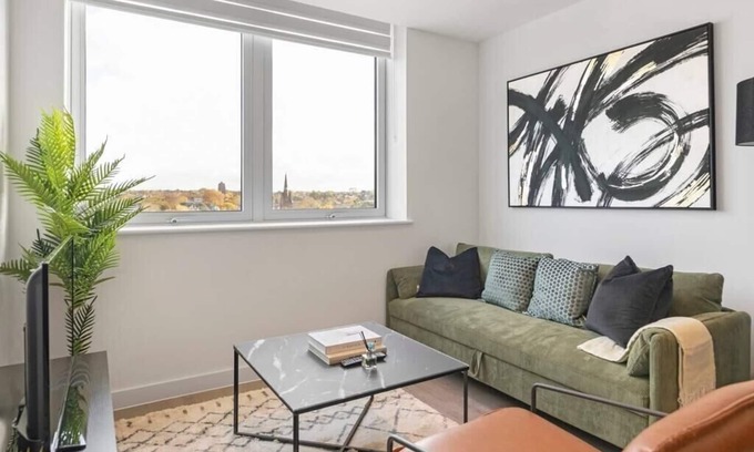 Clock House Apartment | Sophisticated Living: 1-BR Flat in Beckenham
