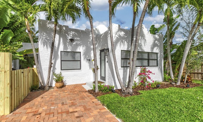 Parker Ridge House | SoSo Orchid House - Historic Tropical Retreat