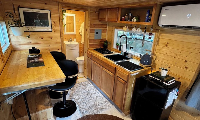 Early Branch House | Soul Food Cafe Tiny Home Camper in charming Yemassee, SC with WiFi, Heat, AC, et