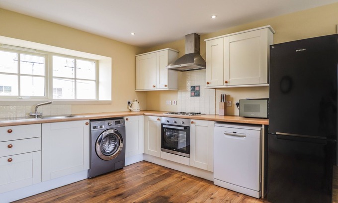 Marybank Cottage | SOUTH BALACHLADICH, pet friendly, with open fire in Muir Of Ord