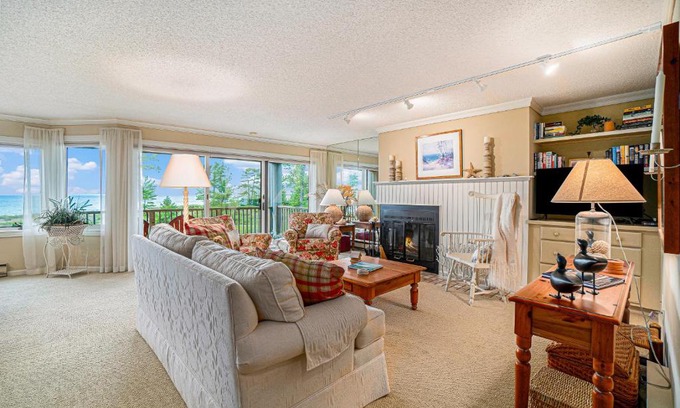 Glen Arbor Apartment | South Beach 33