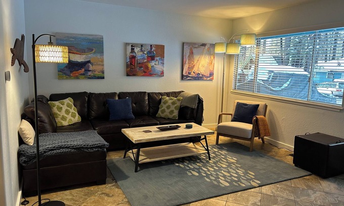 Rancho Bijou House | South Lake Tahoe Retreat - 30 Day Minimum Stay