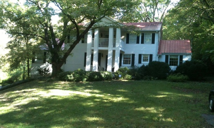 Green Hills House | Southern Charm meets Old World Hospitality