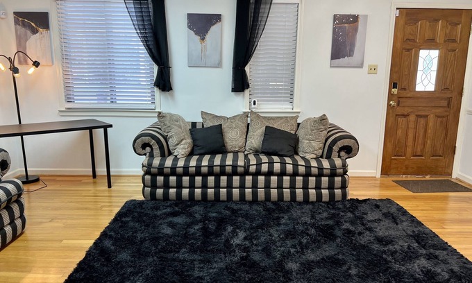 Barclay Downs House | SouthPark Townhome: Pet-Friendly with Patio