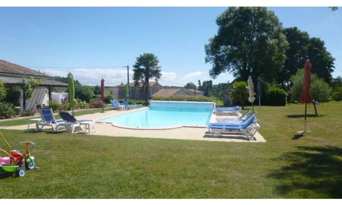 Chenac-Saint-Seurin-d'Uzet Cottage | Spacious cottage 6 pers. heated pool