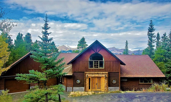 Woodmoor Cabin | Space Wrangler Lodge ~ Luxury Breckenridge Retreat