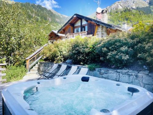 Champagny-en-Vanoise Ski Chalet | Spacieux Chalet 19pers, Piscine, Jacuzzi, Sauna & Salle de Jeux