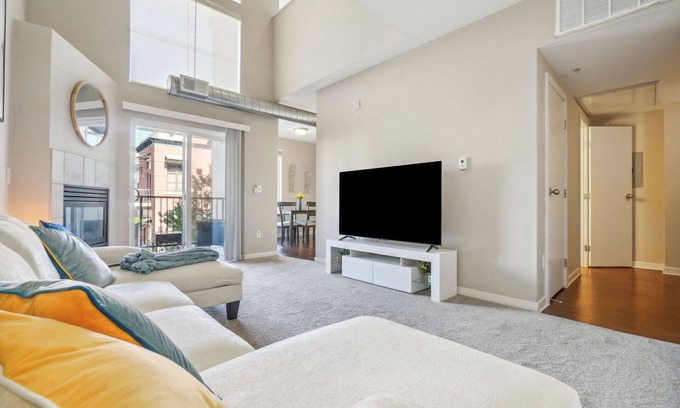 Rural North Boulder Apartment | Spacious 1 bedroom 1.5 bath Apt Gym, Garage, King