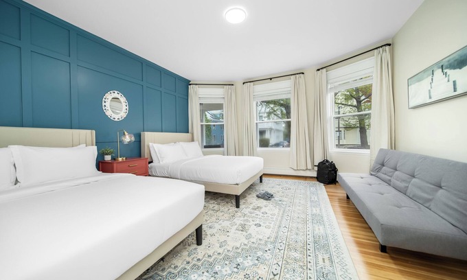 Meeting House Hill House | Spacious 10 BR 2 units duplex style near train to Downtown