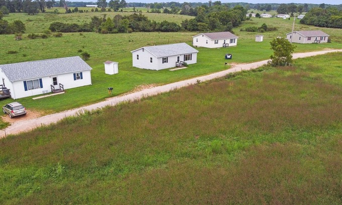 Dora Cabin | Spacious 1200sf cabin (6) in Ozark County near the river! Pets Ok!