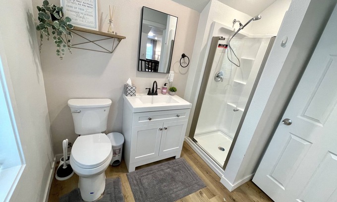 Hough Apartment | Spacious 1bd/1bt downtown apartment next to the park
