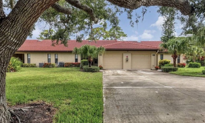Sarasota Villa | Spacious 2 BD and 2BA Villa 13 minutes from Siesta Key!