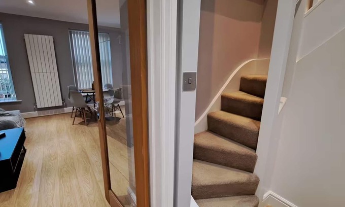 Leabridge Apartment | Spacious 2 Bed Apt with Balcony in Vibrant Hackney