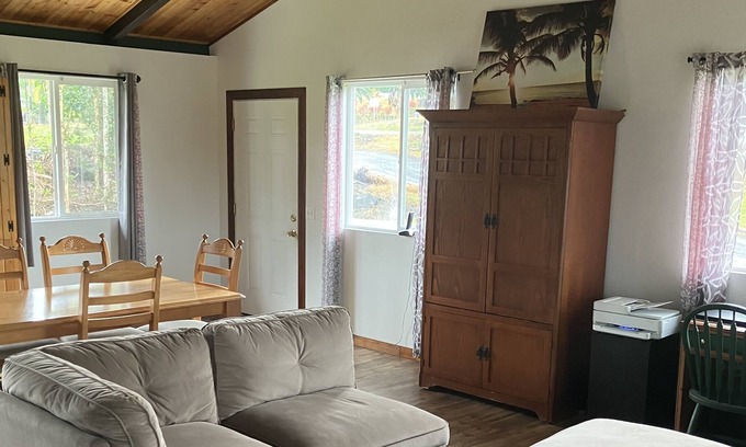 Keaau House | Spacious 2 bedroom 1 bath house! Close to Maku’u Farmers Market