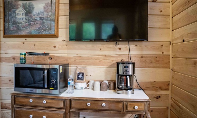 Hill City Resort | Spacious 2 bedroom apartment near Mt. Rushmore, Custer State Park, Crazy Horse
